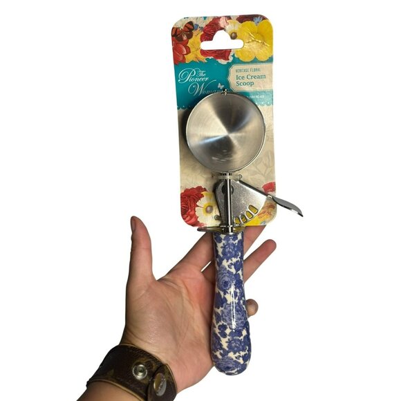 The Pioneer Woman Heritage Floral Ice Cream Scoop | Blue Handle Squeeze Release - Picture 1 of 4